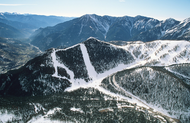 vue de montagnes en neigés